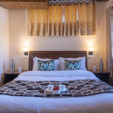 Stayvista At Cecil Cottages With Barbeque, Hill View Kasauli Exterior foto