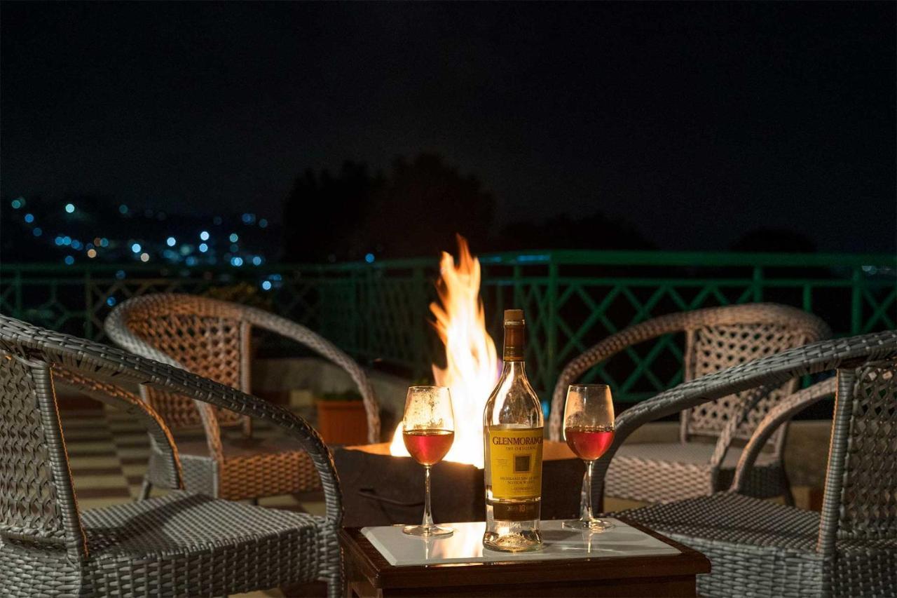 Stayvista At Cecil Cottages With Barbeque, Hill View Kasauli Exterior foto